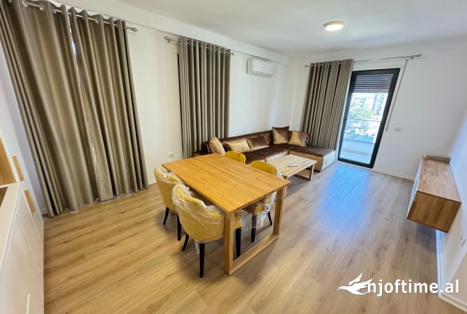 Shtepi me qera 3+1 ne Tirane - 900 Euro