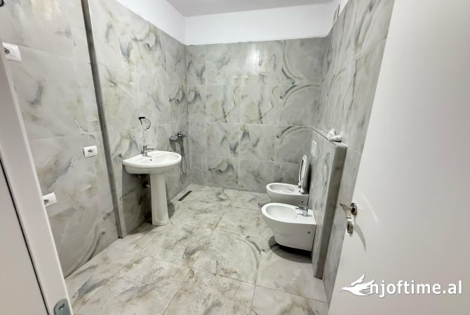 Shtepi me qera Apartament ne Tirane, 2+1, Mobilimi E mobiluar, Pagesa 700  Euro.