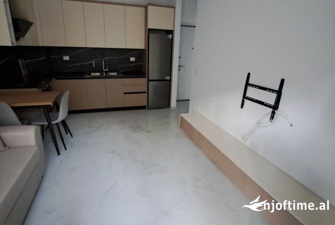 Shtepi me qera 1+1 ne Tirane - 35,000 Leke