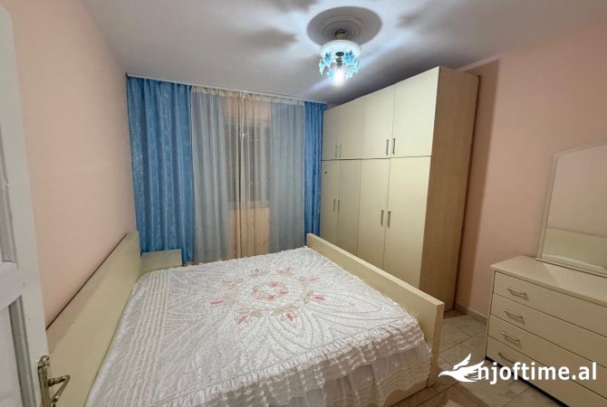 Shtepi me qera Apartament ne Tirane, 2+1, Mobilimi E mobiluar, Pagesa 450  Euro.
