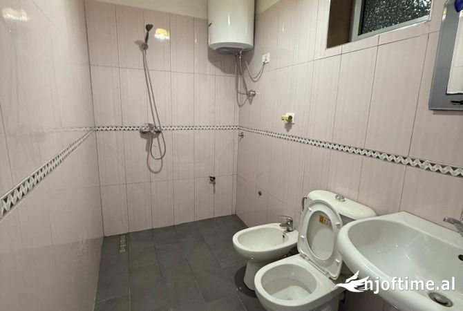 Shtepi me qera Apartament ne Tirane, 2+1, Mobilimi E mobiluar, Pagesa 450  Euro.