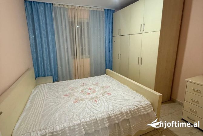Shtepi me qera Apartament ne Tirane, 2+1, Mobilimi E mobiluar, Pagesa 450  Euro.