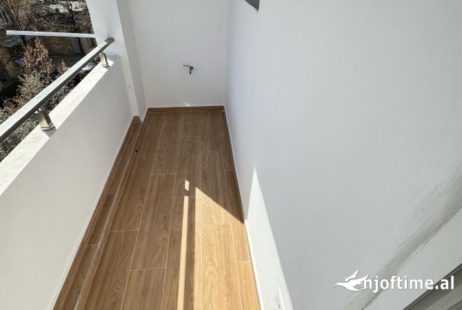 Shtepi ne shitje Apartament ne Tirane, 2+1, Mobilimi E mobiluar, Pagesa 148,000  Euro.