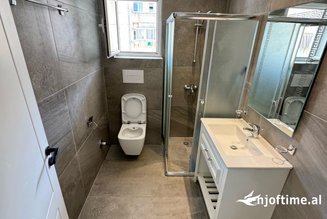 Shtepi ne shitje Apartament ne Tirane, 2+1, Mobilimi E mobiluar, Pagesa 148,000  Euro.