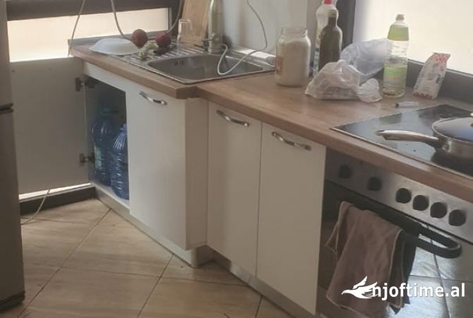 Shtepi ne shitje Apartament ne Tirane, Garsoniere, Mobilimi E mobiluar, Pagesa 63,000  Euro.