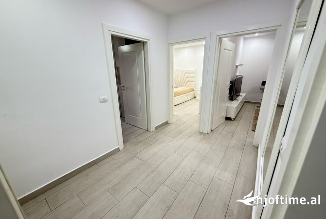 Shtepi ne shitje Apartament ne Tirane, 2+1, Mobilimi E mobiluar, Pagesa 158,000  Euro.