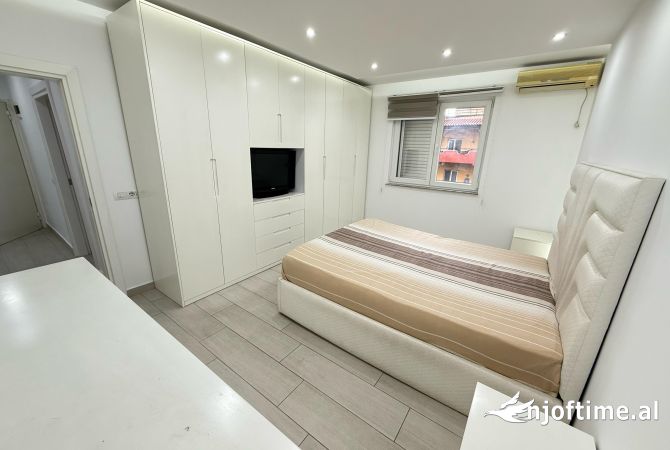 Shtepi ne shitje Apartament ne Tirane, 2+1, Mobilimi E mobiluar, Pagesa 158,000  Euro.