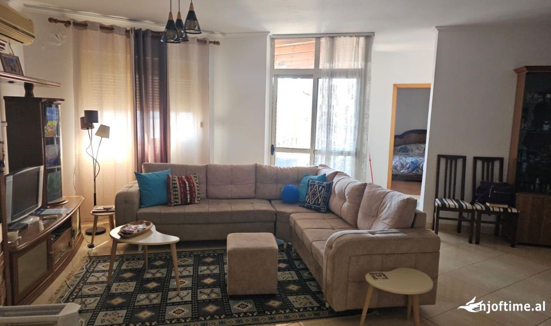 Shtepi me qera Apartament ne Tirane, 2+1, Mobilimi E mobiluar, Pagesa 700  Euro.