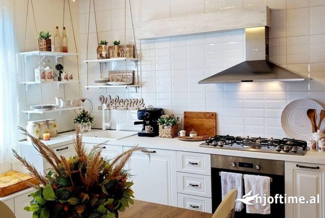 Shtepi ne shitje Apartament ne Tirane, 3+1, Mobilimi E mobiluar, Pagesa 173,000  Euro.