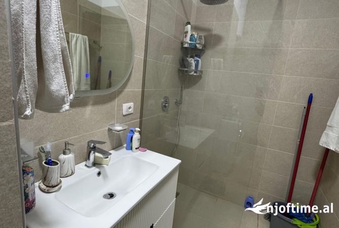 Shtepi me qera Apartament ne Tirane, 2+1, Mobilimi E mobiluar, Pagesa 550  Euro.