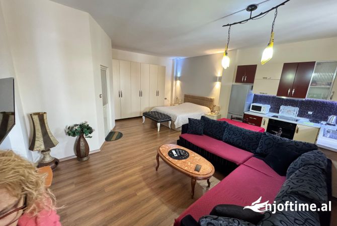 Shtepi me qera Garsoniere ne Tirane - 500 Euro