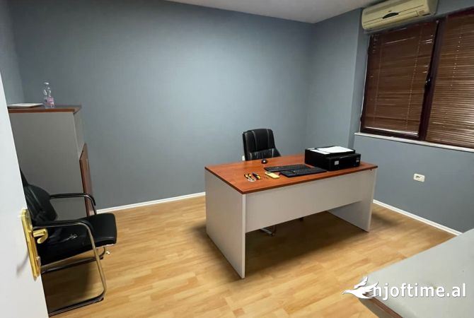 Ambient biznesi me qera 3+1 ne Tirane - 1,000 Euro