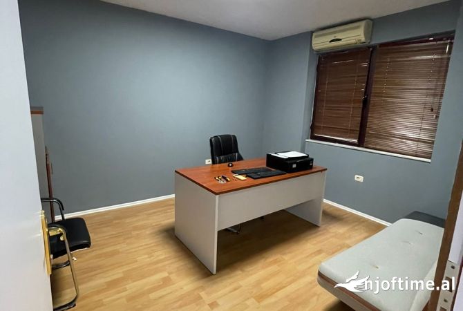 Qera 3+1+2 per Zyra   Bllok 