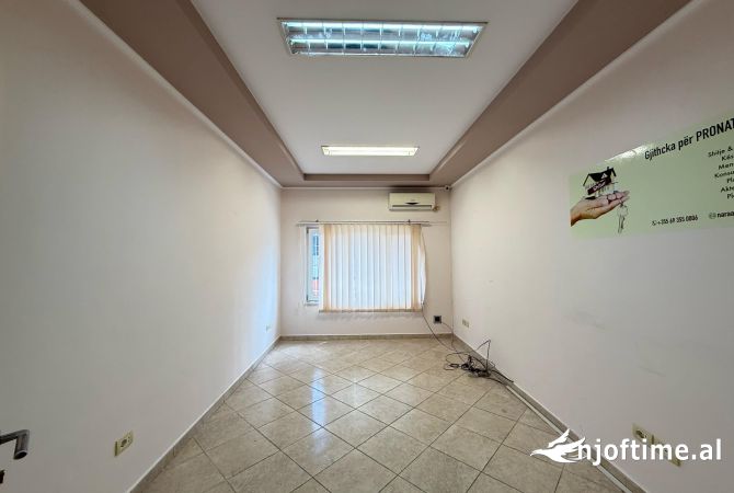 Ambient biznesi me qera 3+1 ne Tirane - 80,000 Leke