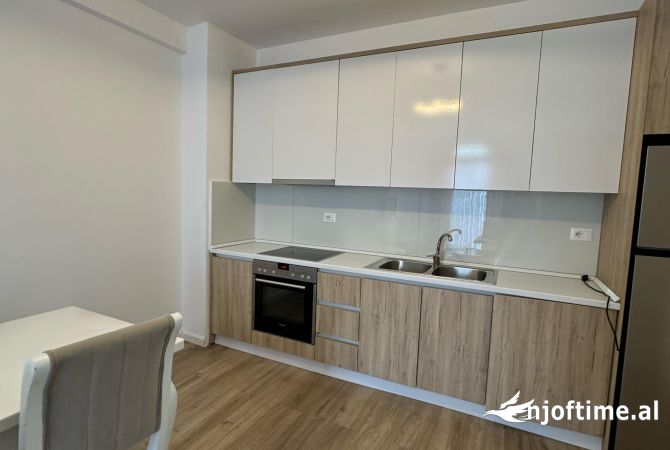 Shtepi me qera 2+1 ne Tirane - 530 Euro