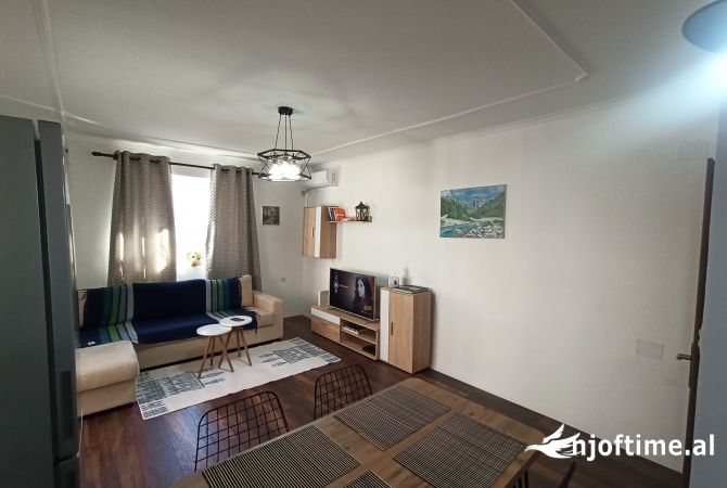 Shtepi me qera Apartament ne Tirane, 2+1, Mobilimi E mobiluar, Pagesa 500  Euro.