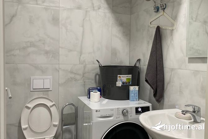 Shtepi ne shitje Apartament ne Tirane, 2+1, Mobilimi E mobiluar, Pagesa 240,000  Euro.