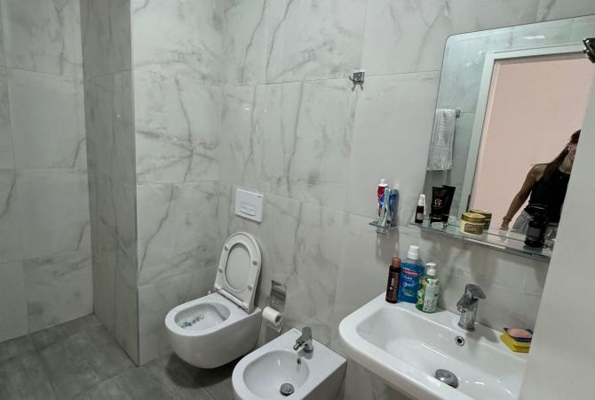 Shtepi me qera Apartament ne Tirane, 2+1, Mobilimi E mobiluar, Pagesa 700  Euro.