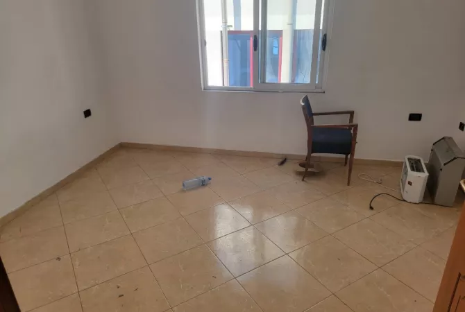 Shtepi me qera 1+1 ne Tirane - 30,000 Leke