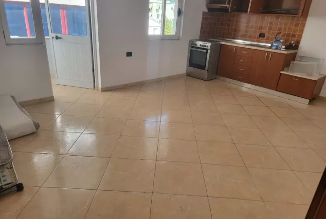 Shtepi me qera Apartament ne Tirane, 1+1, Mobilimi Bosh, pa mobiluar, Pagesa 30,000  Leke.