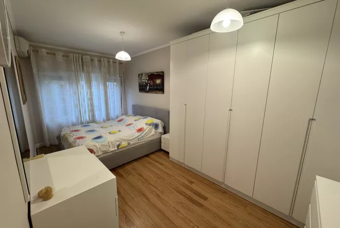 Shtepi me qera Apartament ne Tirane, 2+1, Mobilimi E mobiluar, Pagesa 70,000  Leke.