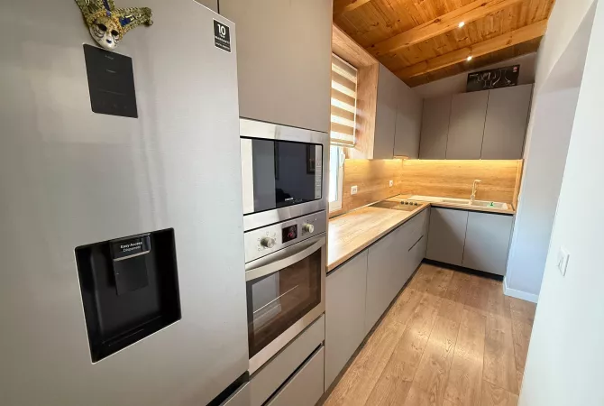 Shtepi me qera 2+1 ne Tirane - 700 Euro