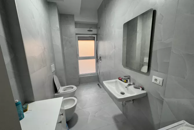 Shtepi me qera Apartament ne Tirane, 2+1, Mobilimi E mobiluar, Pagesa 55,000  Leke.