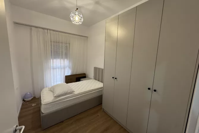 Shtepi me qera Apartament ne Tirane, 2+1, Mobilimi E mobiluar, Pagesa 55,000  Leke.