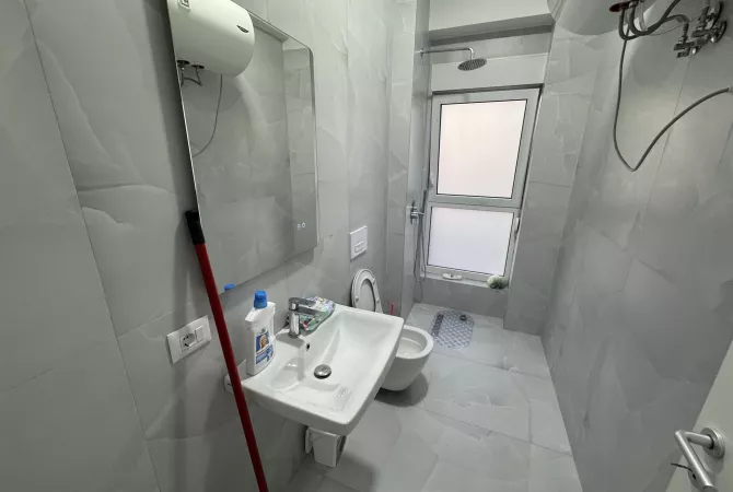 Shtepi me qera Apartament ne Tirane, 2+1, Mobilimi E mobiluar, Pagesa 55,000  Leke.