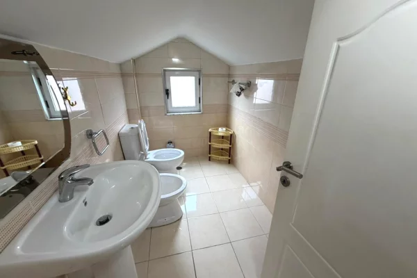 Appartamento in vendita a Tirana 3+1, Arredato