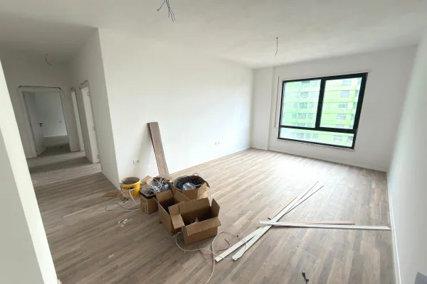 Shitet Apartament 3+1+2 Tek 5 Maji 