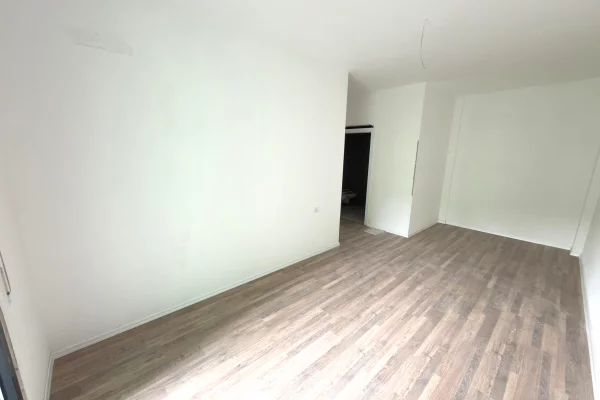 Apartment for sale in Tirana 3+1, Emty