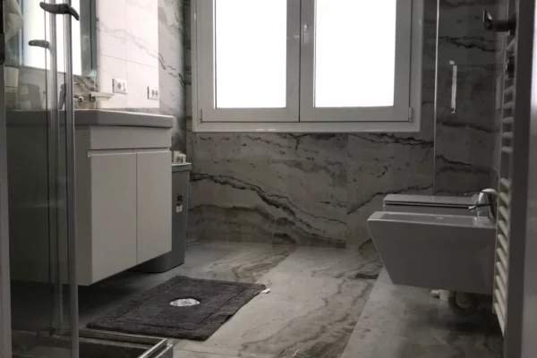 Shtepi me qera Apartament ne Tirane, 1+1, Mobilimi E mobiluar, Pagesa 50,000  Leke.