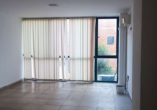 Business Property for Rent 3+1 in Tirana - 30,000 Leke