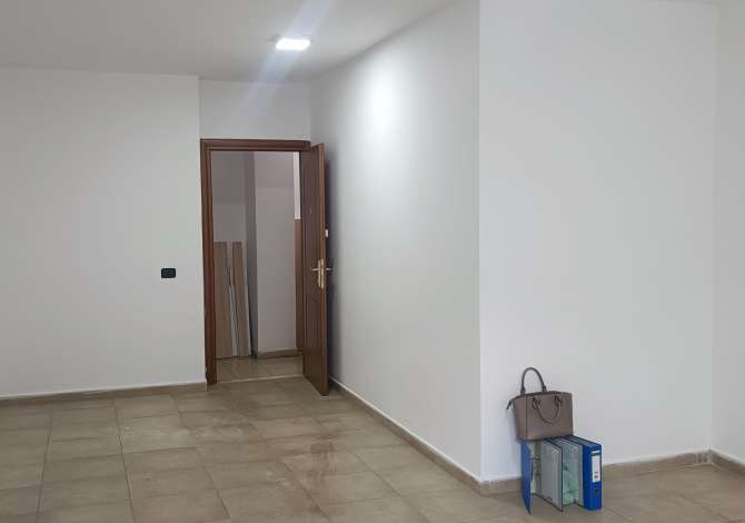 Ambient biznesi me qera 3+1 ne Tirane - 30,000 Leke