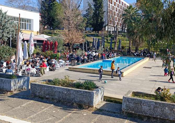 Dyqan Open Space I Investuar Ne Qender Te Qytetit Studenti 