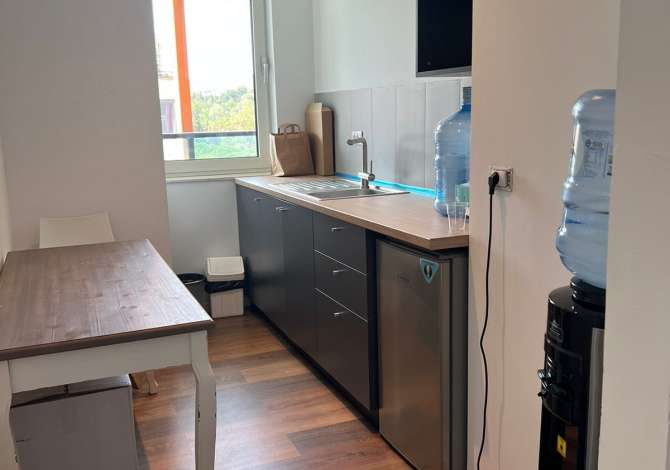 Ambient biznesi me qera 3+1 ne Tirane - 1,000 Euro