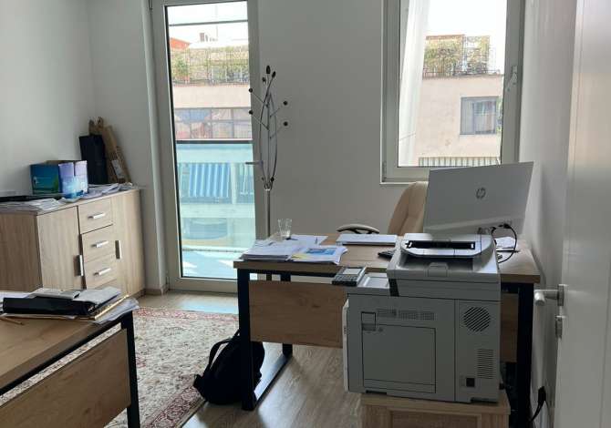 Ambient biznesi me qera 3+1 ne Tirane - 1,000 Euro