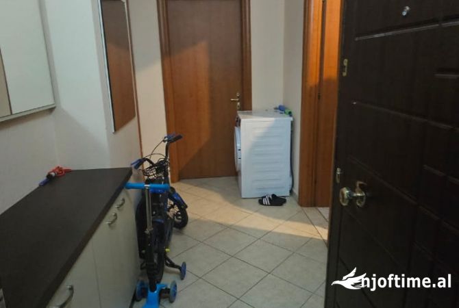 Shtepi ne shitje Apartament ne Tirane, 1+1, Mobilimi E mobiluar, Pagesa 95,000  Euro.
