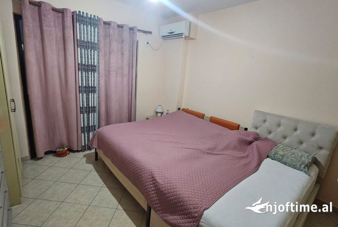 Shtepi ne shitje Apartament ne Tirane, 1+1, Mobilimi E mobiluar, Pagesa 95,000  Euro.