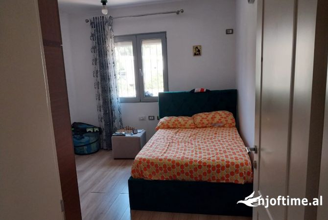 Shtepi ne shitje Apartament ne Tirane, 2+1, Mobilimi E mobiluar, Pagesa 8,000,000  Leke.