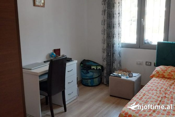 Shtepi ne shitje Apartament ne Tirane, 2+1, Mobilimi E mobiluar, Pagesa 8,000,000  Leke.