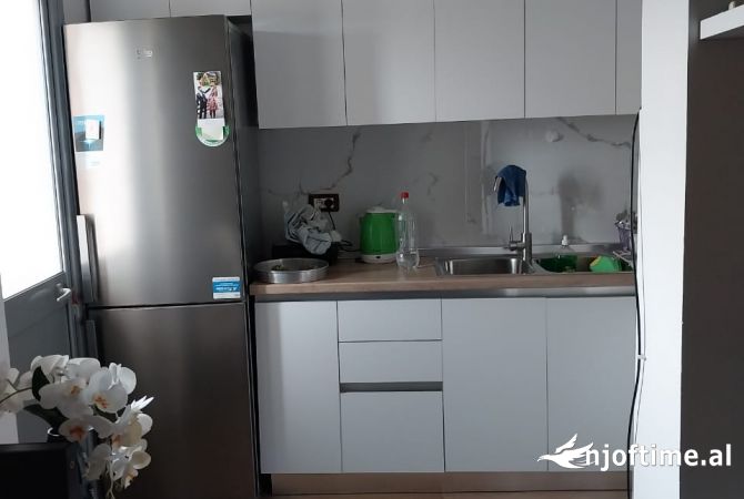 Shtepi ne shitje Apartament ne Tirane, 2+1, Mobilimi E mobiluar, Pagesa 8,000,000  Leke.