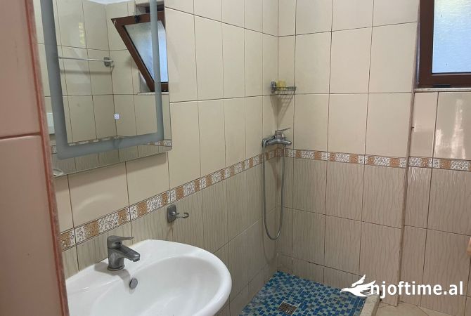 Shtepi me qera Apartament ne Tirane, 2+1, Mobilimi E mobiluar, Pagesa 45,000  Leke.