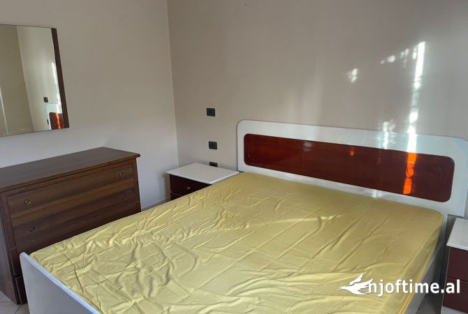 Shtepi me qera Apartament ne Tirane, 2+1, Mobilimi E mobiluar, Pagesa 45,000  Leke.