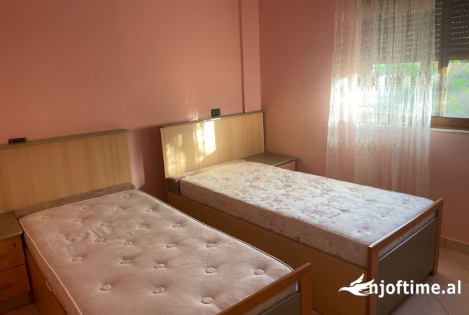 Shtepi me qera Apartament ne Tirane, 2+1, Mobilimi E mobiluar, Pagesa 45,000  Leke.