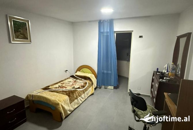 Shtepi me qera Apartament ne Tirane, 2+1, Mobilimi E mobiluar, Pagesa 500  Euro.