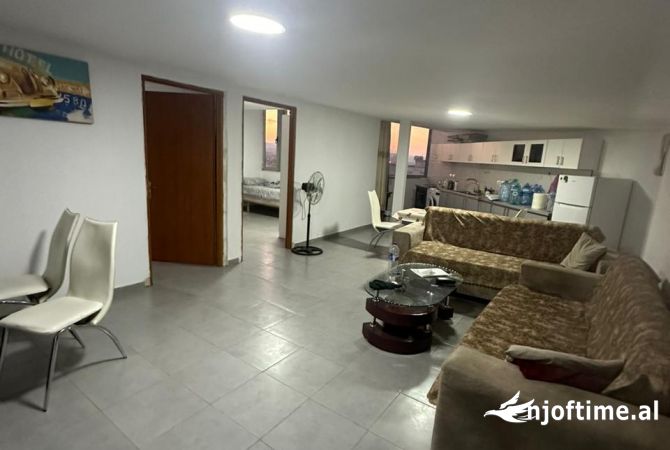 Shtepi me qera Apartament ne Tirane, 2+1, Mobilimi E mobiluar, Pagesa 500  Euro.
