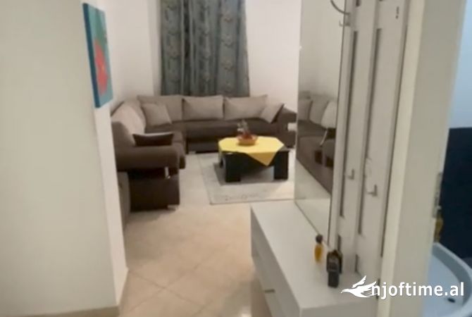 Shtepi me qera Apartament ne Tirane, 2+1, Mobilimi E mobiluar, Pagesa 500  Euro.