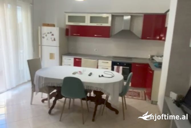 Shtepi me qera Apartament ne Tirane, 2+1, Mobilimi E mobiluar, Pagesa 500  Euro.